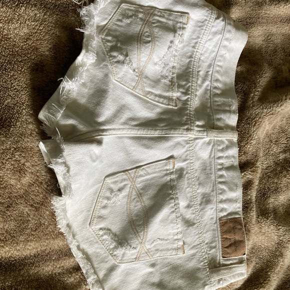 White shorts - Picture 3 of 3